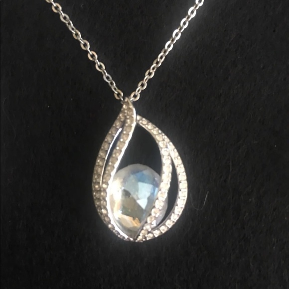 Necklace with matching earrings - Picture 2 of 3